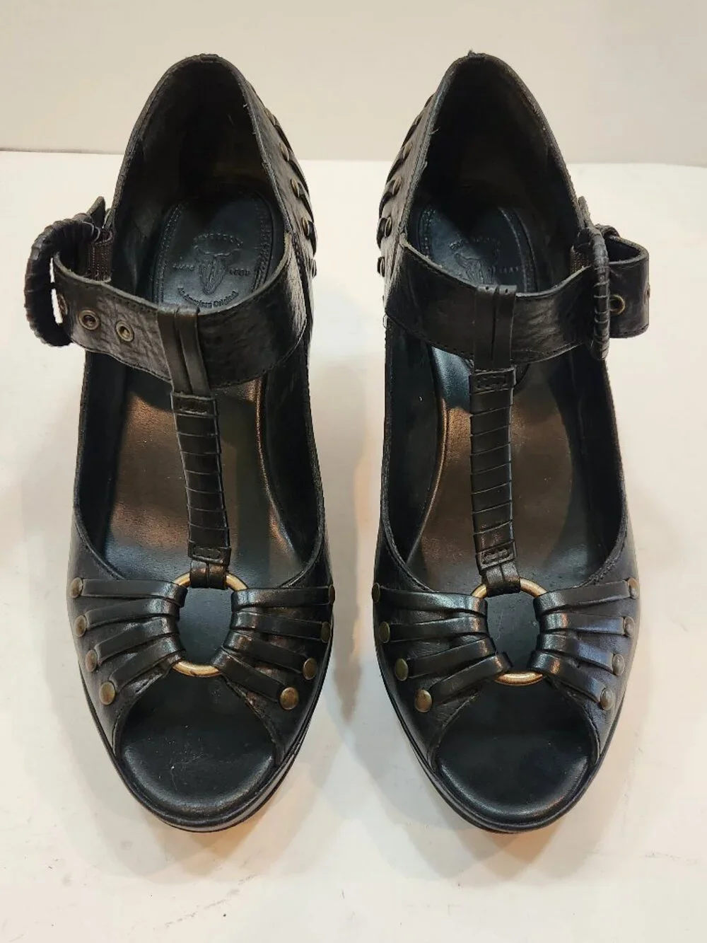 Frye Joy Black Leather Studded T-Strap Platform Sandals Made in Brazil Size 7B